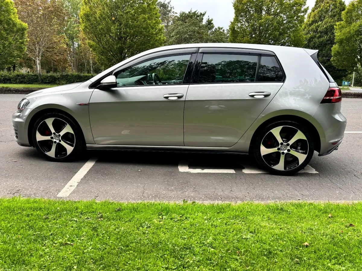 Volkswagen Golf, DSG-2.0 GTI  // VERY LOW MILEAGE - Image 5