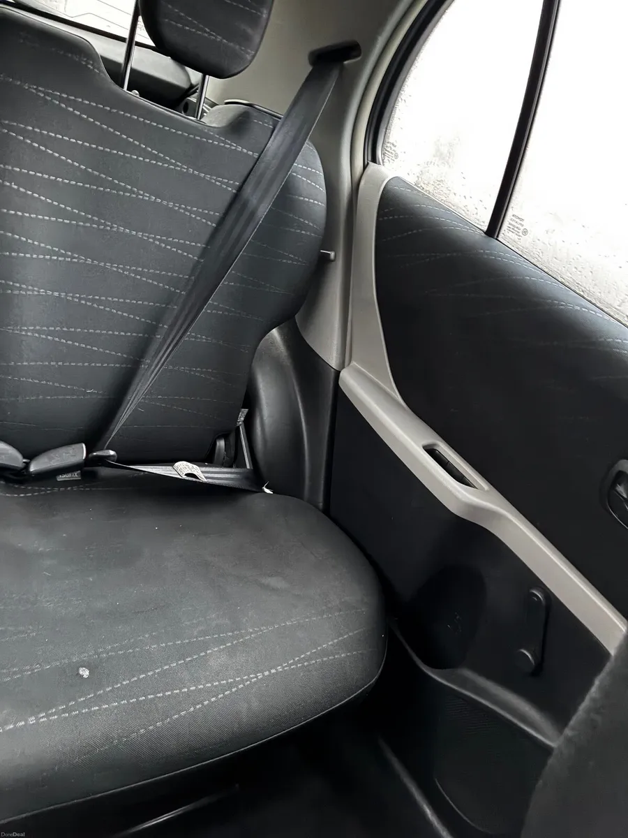 Toyota Yaris 2009 - Image 2