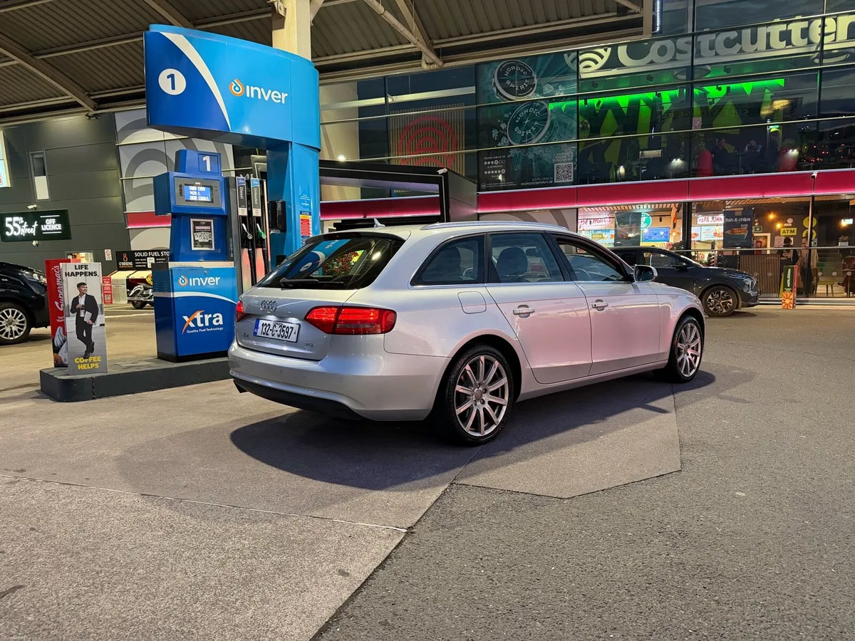 Audi A4 Avant Technik Auto 2.0D Full SH - Image 5