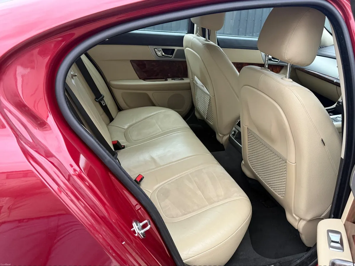 Jaguar XF 2013 - Image 3