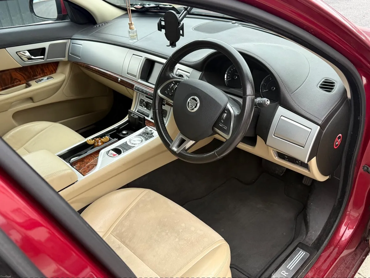 Jaguar XF 2013 - Image 4