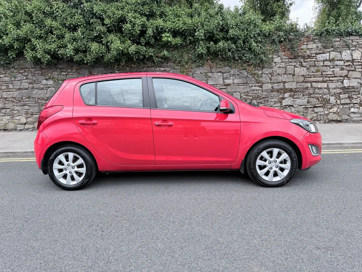 Hyundai i20 Petrol NCT + Tax LOW KMS - Image 2