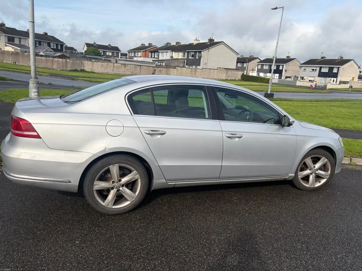 Volkswagen Passat 2011 - Image 5