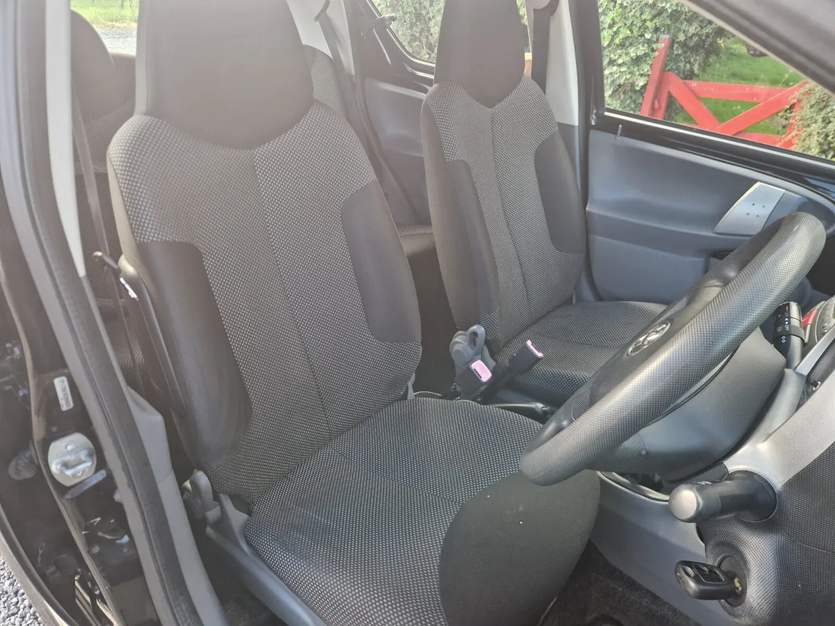 Toyota Aygo LOW MILEAGE 2010 - Image 3