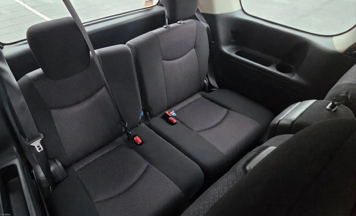 2013 Nissan Serena 2.0L S-Hybrid | 8-Seater MPV - Image 6