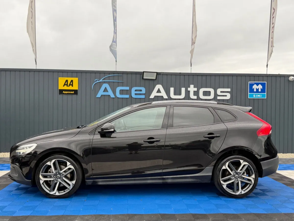 Volvo V40 CROSS COUNTRY - 2.0L DIESEL - AUTO - 12M - Image 4