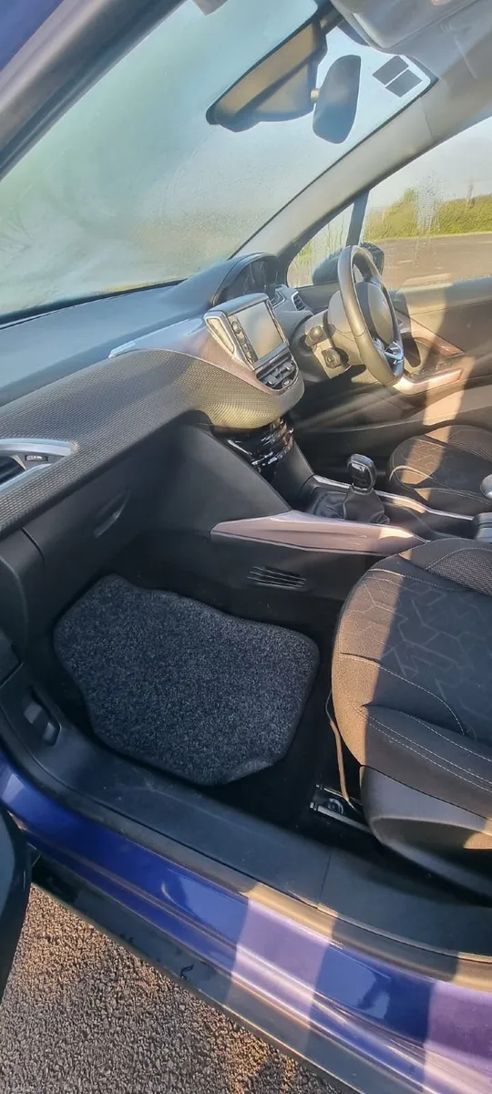 2016 Peugeot 2008 - Image 6
