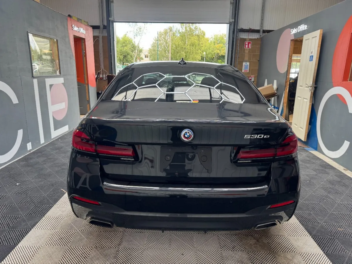 BMW 5-Series 2022 BMW 5 530E M-SPORT  2.0 AUTOMATI - Image 4