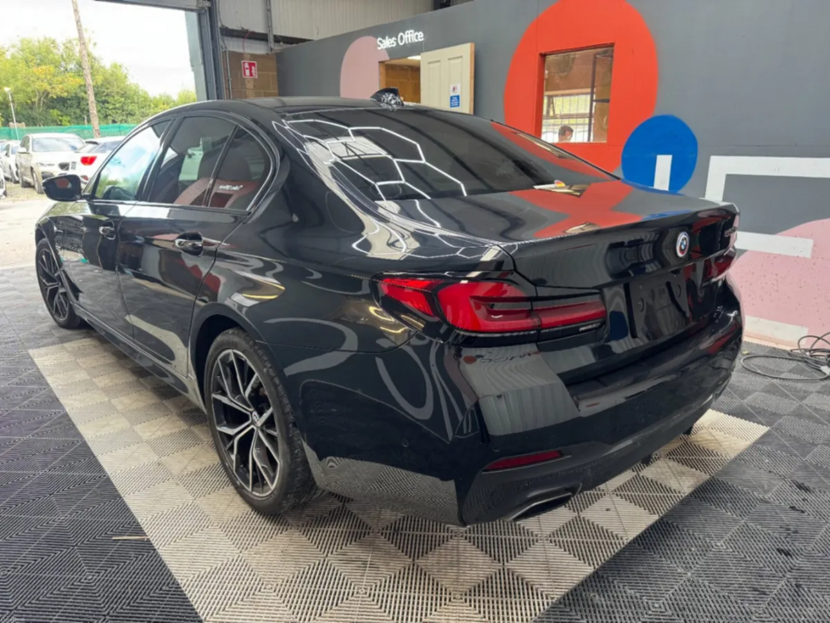 BMW 5-Series 2022 BMW 5 530E M-SPORT  2.0 AUTOMATI - Image 5