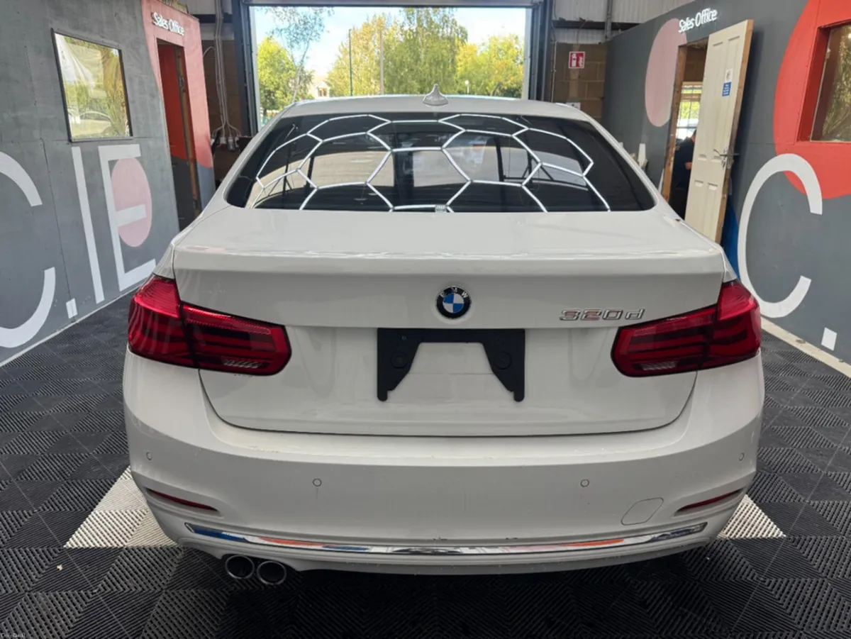 BMW 3-Series 2017 BMW 320D LUXURY 2.0 AUTOMATIC / - Image 4