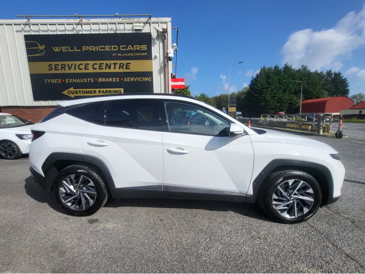 Hyundai Tucson IX35 EXECUTIVE 5DR - Image 1