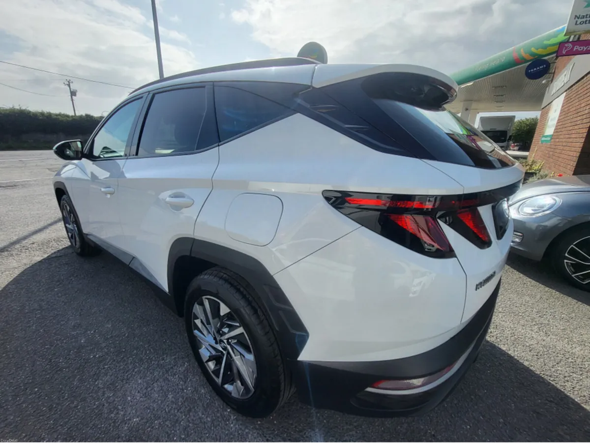Hyundai Tucson IX35 EXECUTIVE 5DR - Image 2
