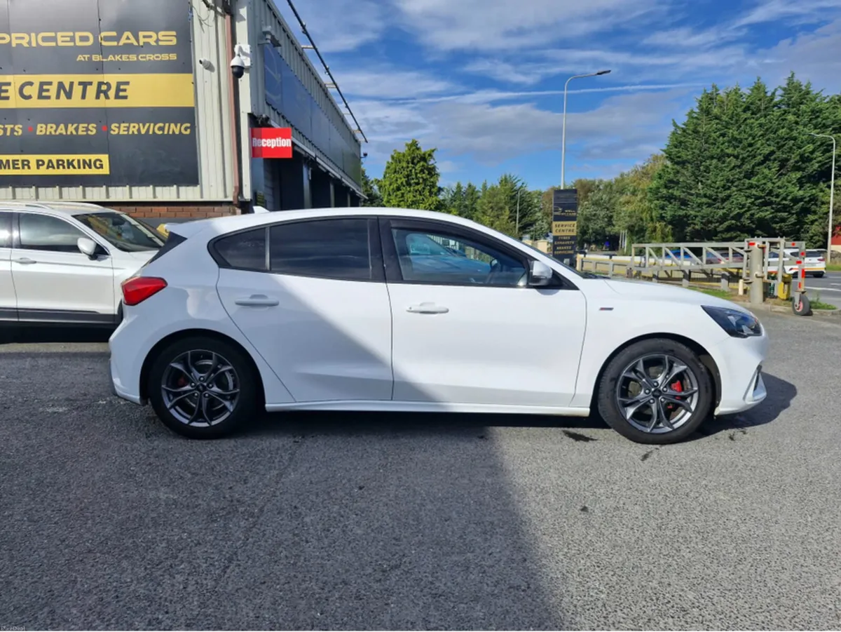 Ford Focus ST-LINE 1.0 ECOBOOST 125 125PS 4DR - Image 3