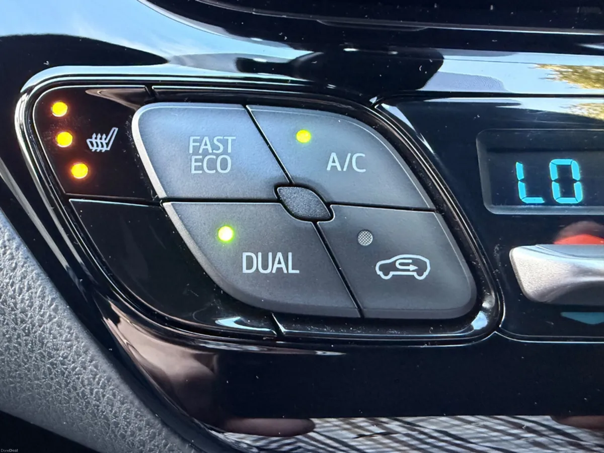 Toyota C-HR HYBRID SOL 4DR AUTO - Image 6