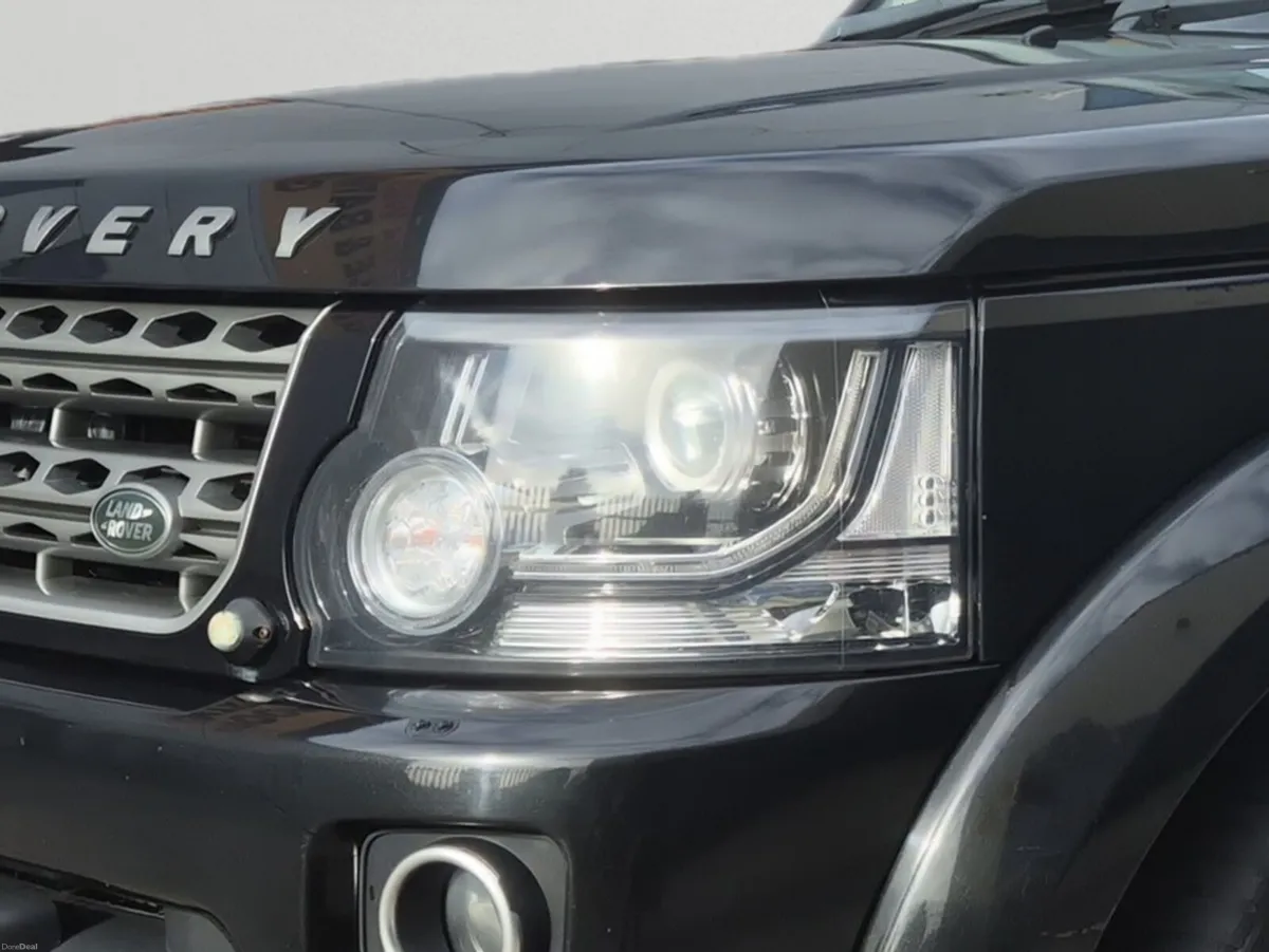 Land Rover Discovery 3.0 TDV6 AUTO CREW CAB - Image 6