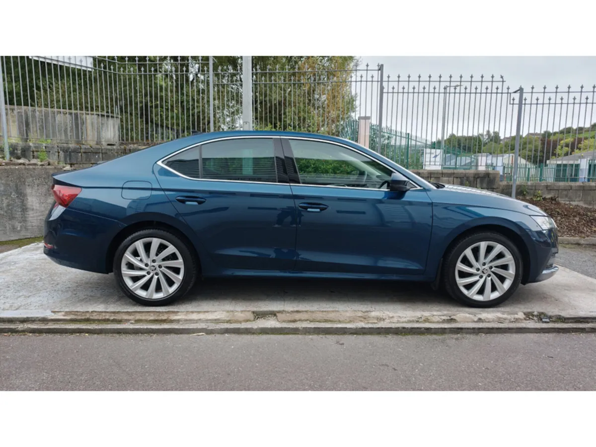 Skoda Octavia DSG - PADEL SHIFT - HEATED SEATS - S - Image 6
