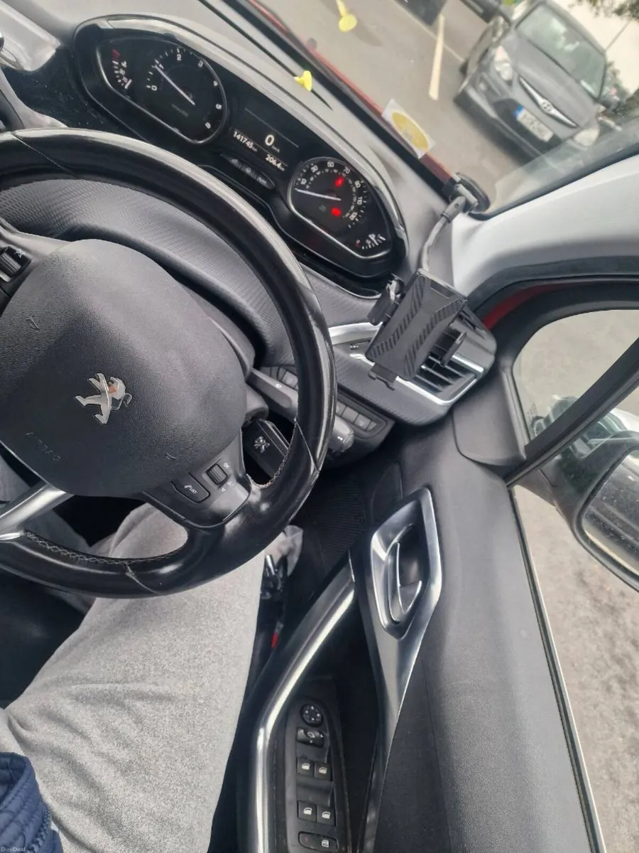 Peugeot 2008diesel manual1.6 hdi allure 2015 - Image 5