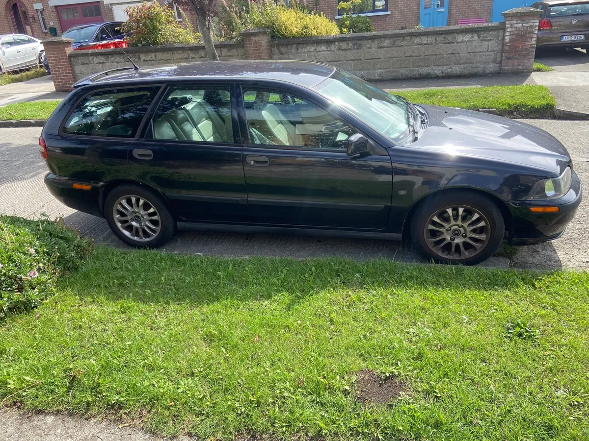 Volvo V40 2004 - Image 4