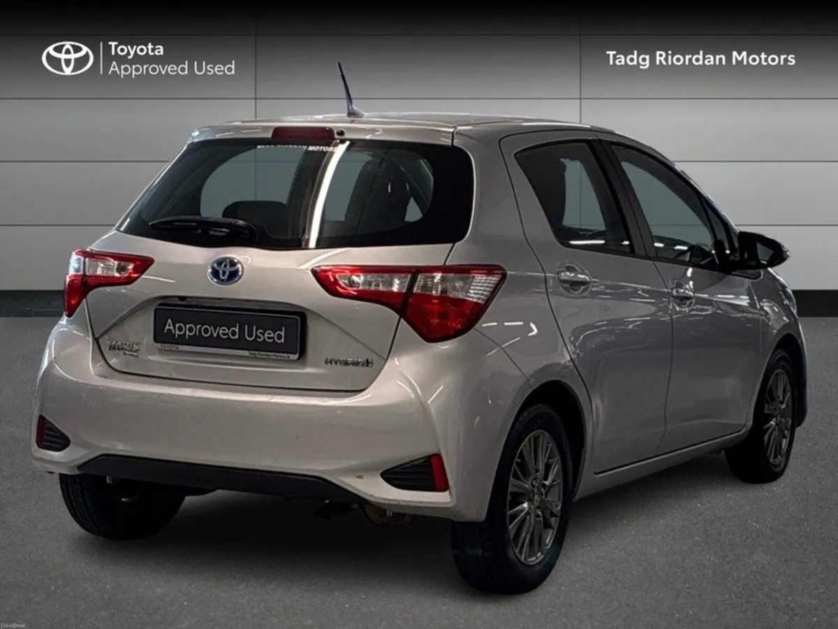 Toyota Yaris HYBRID 5DR LUNA - Image 2