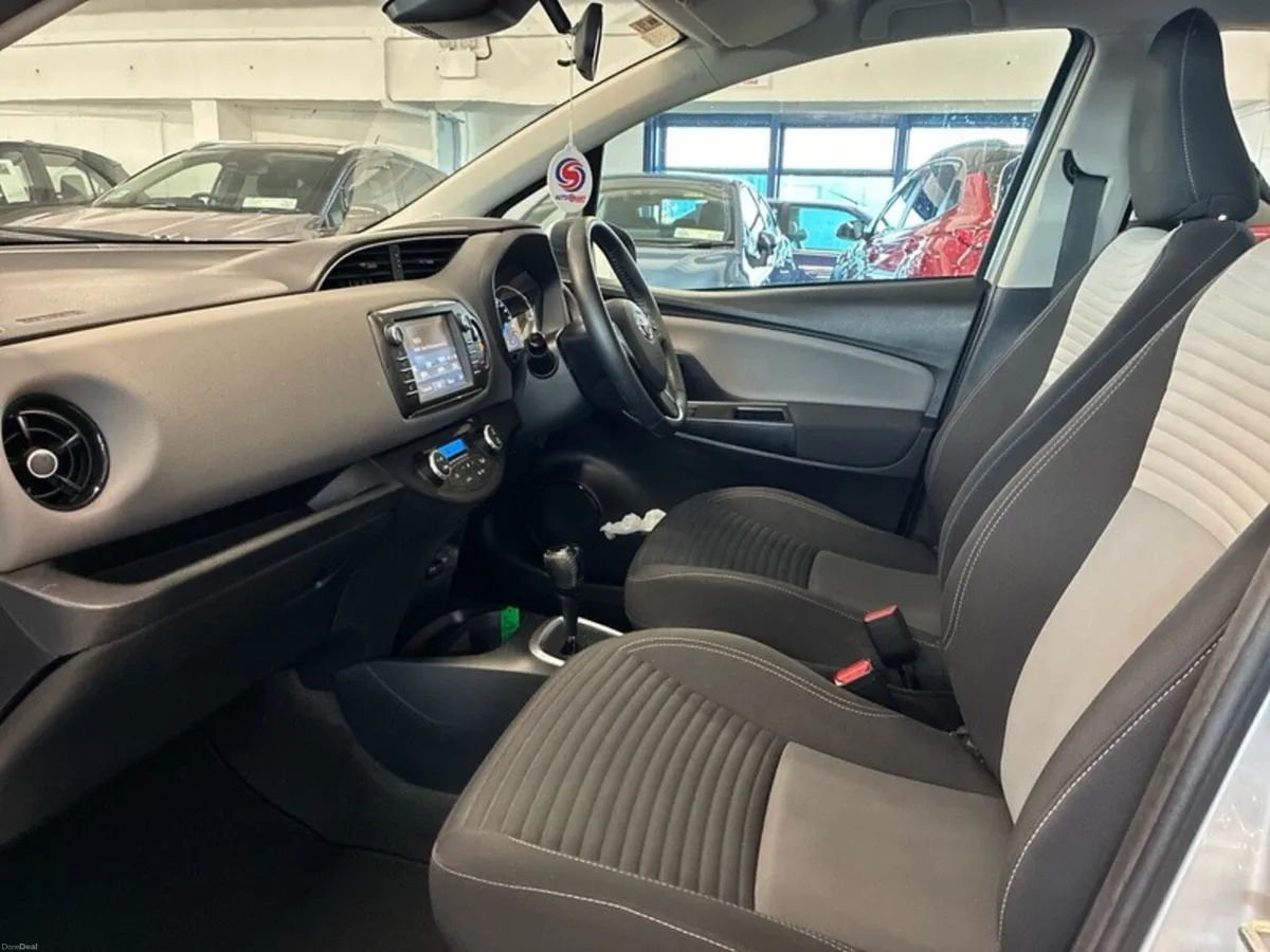 Toyota Yaris HYBRID 5DR LUNA - Image 6