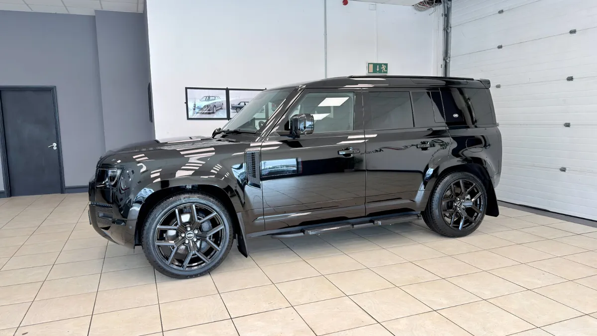 LANDROVER DEFENDER P400E X-DYNAMIC SE 110 - Image 4