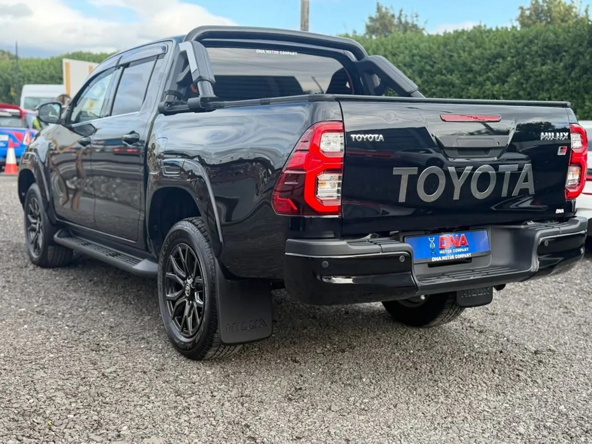 Toyota Hilux GR SPORT - CREW CAB - ONLY 18K KMS - Image 5