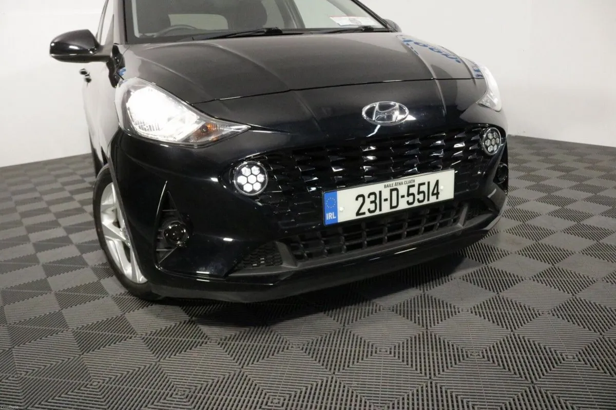 Hyundai i10 Automatic Deluxe 1.0L Petrol Hatchback - Image 3
