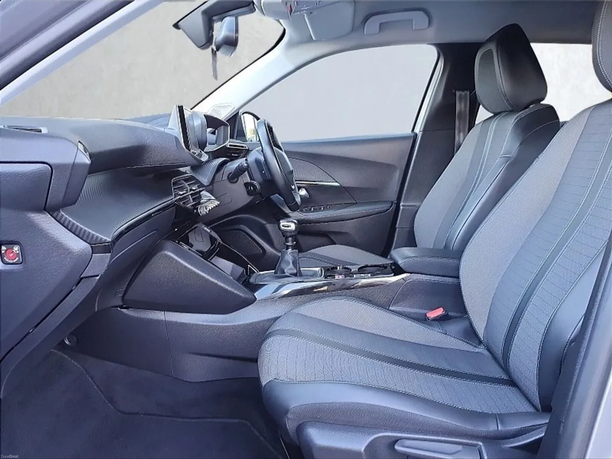 Peugeot 2008 ** ALLURE ** 1.2 PURETECH 100BHP ** T - Image 6