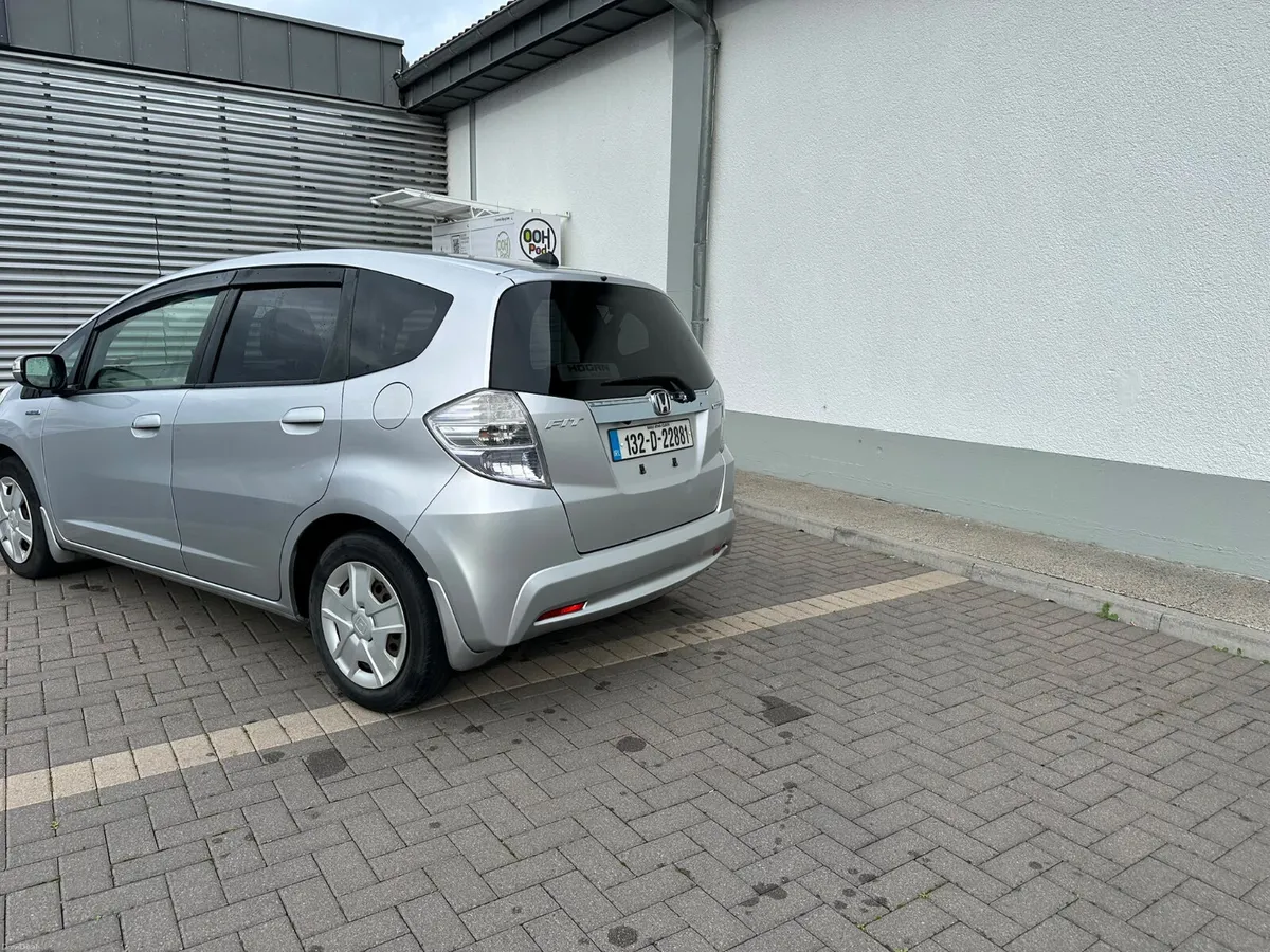 Honda Fit 2013 automatic nct 04/27 - Image 4