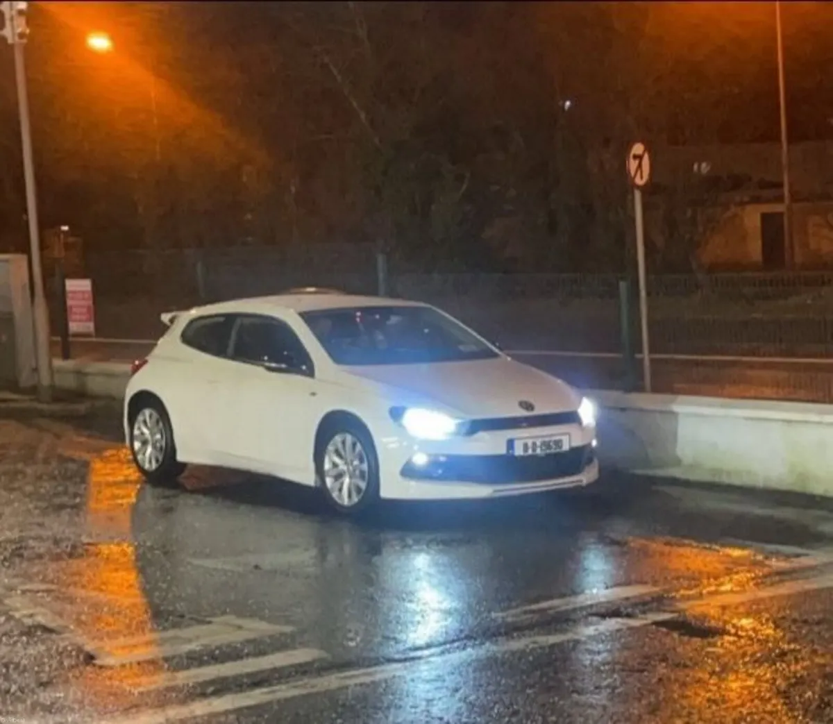 Volkswagen Scirocco 2011 - Image 4
