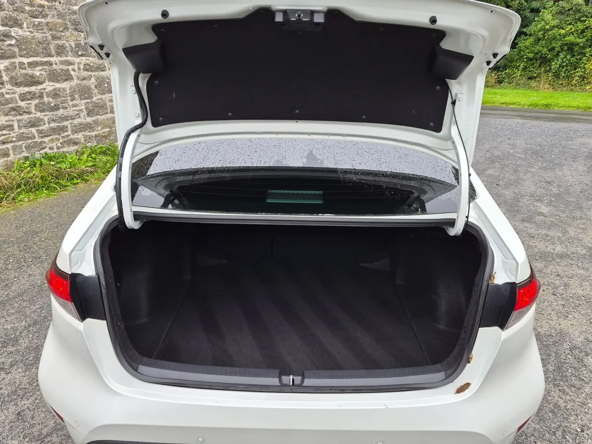 Toyota Corolla 2019 - Image 2
