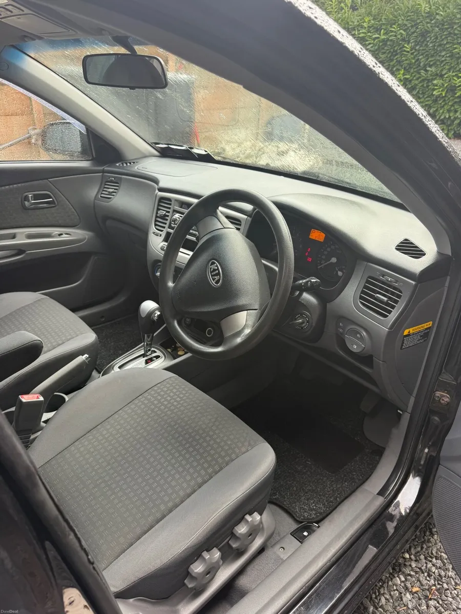 Automatic Kia Rio - Image 6
