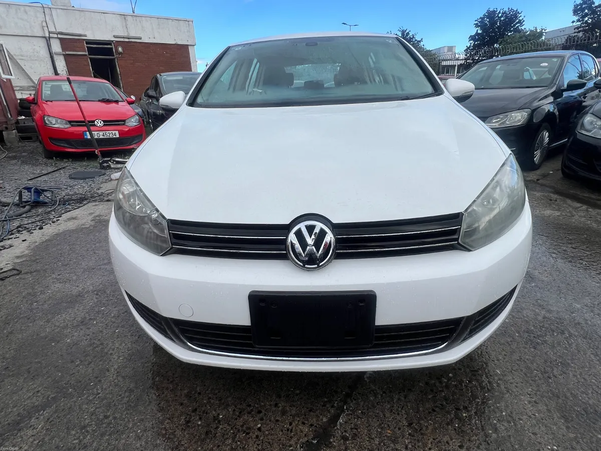 Volkswagen Golf 2012 Automatic/ only 64k km - Image 3