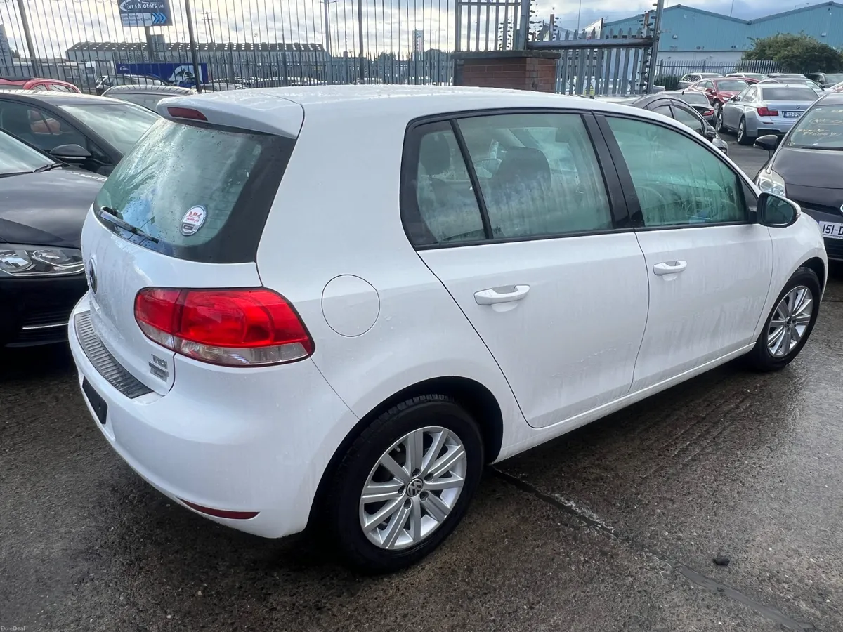 Volkswagen Golf 2012 Automatic/ only 64k km - Image 6