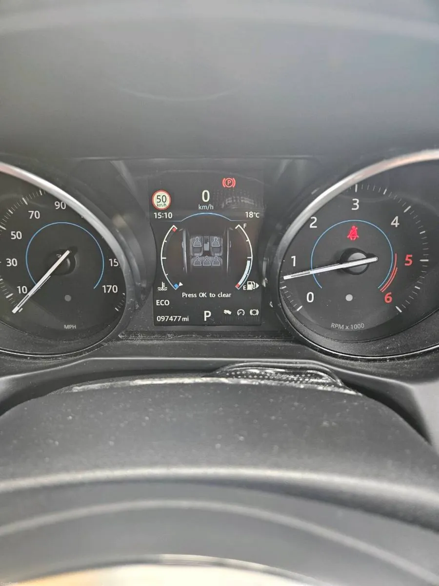 Jaguar xf 2017 automatic - Image 6