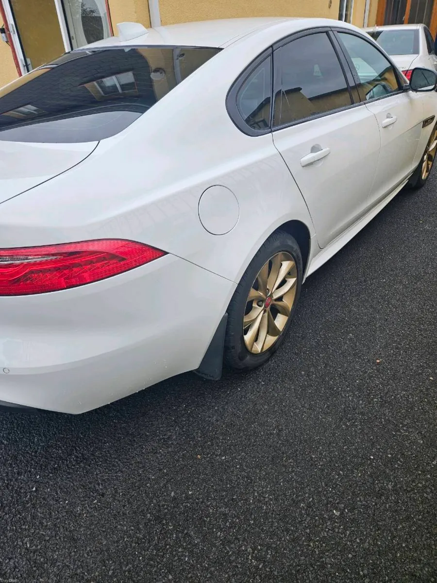 Jaguar xf 2017 automatic - Image 4