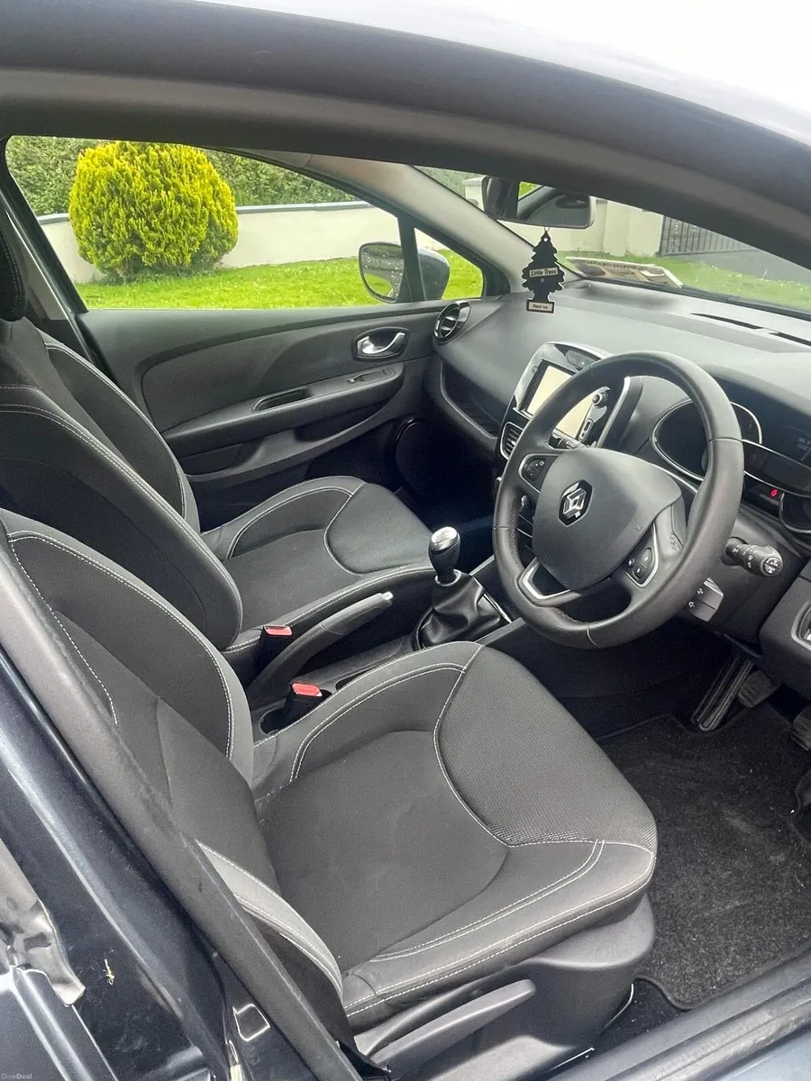 Clio Car - Image 4