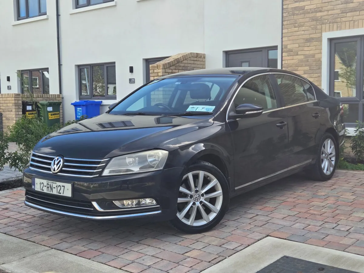 Volkswagen Passat 2012 - Image 2