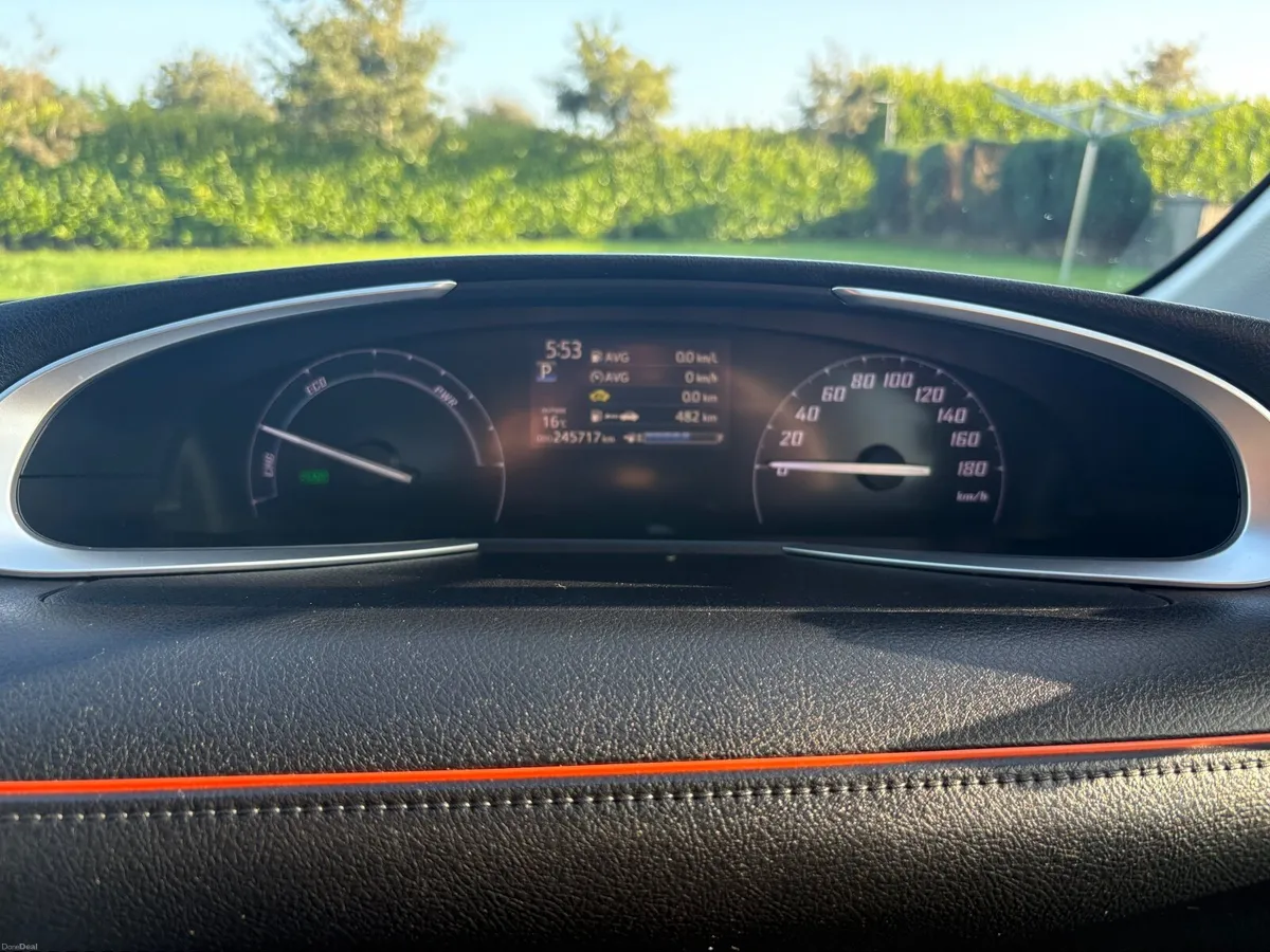 Toyota Sienta 2015 hybrid - Image 3