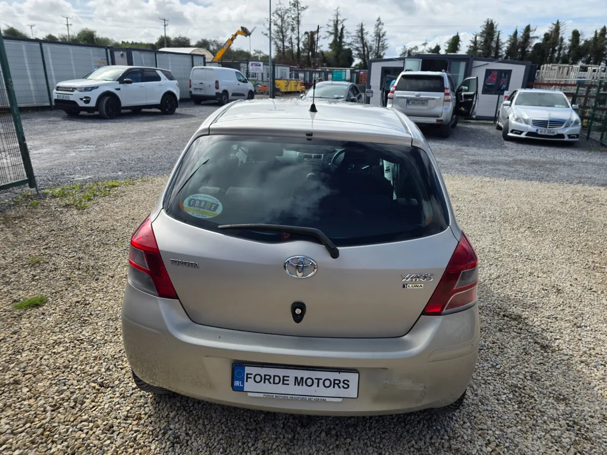 Toyota Yaris 2010 - Image 5