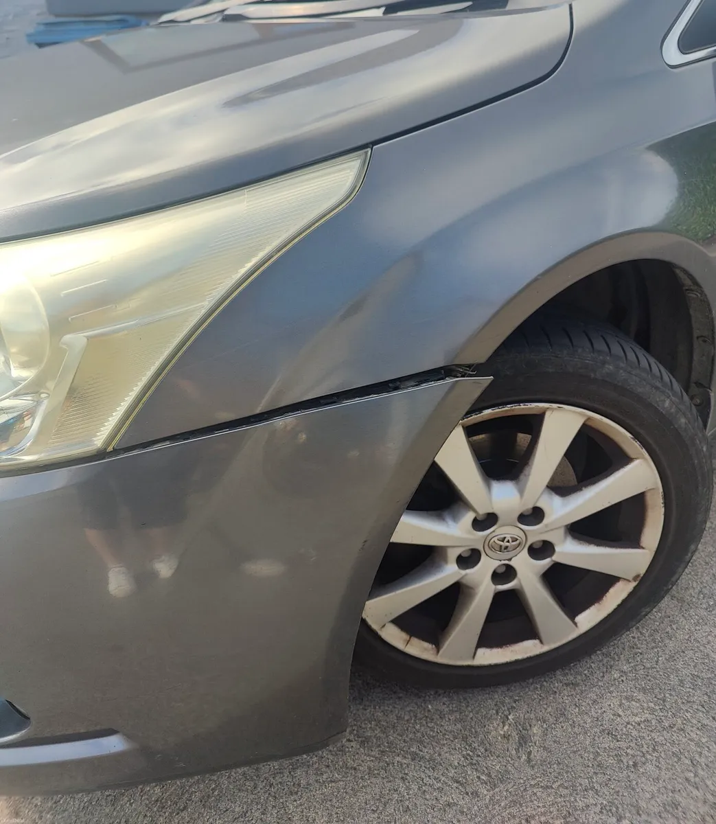 Toyota Avensis 2011 - Image 3