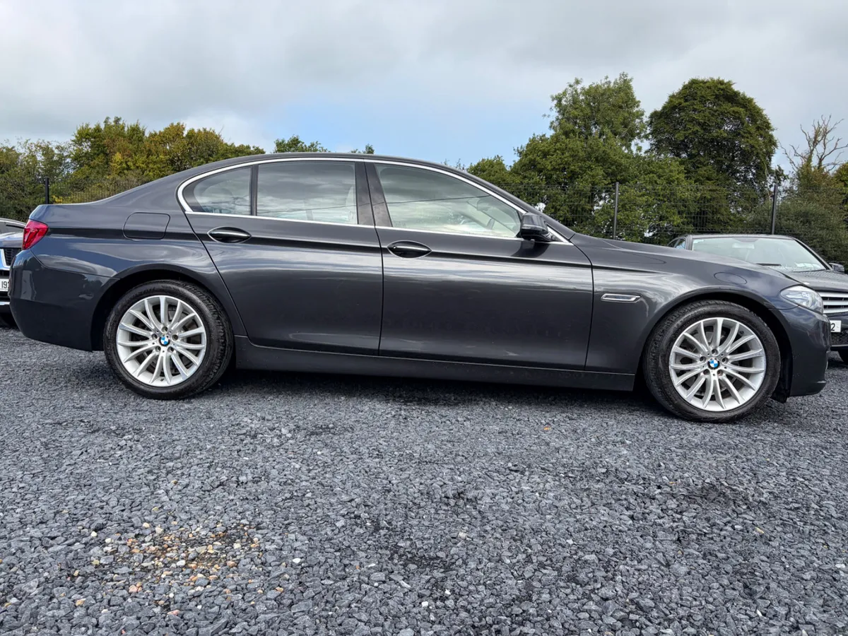 2016 BMW 520 LUXURY AUTO LOW KMS - Image 3