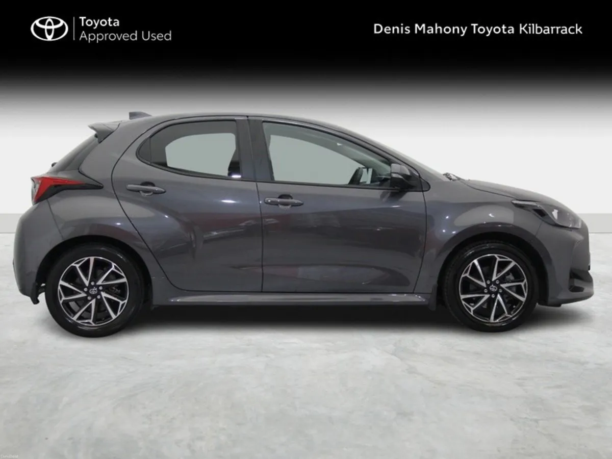 Toyota Yaris LUNA SPORT 4DR A - Image 3