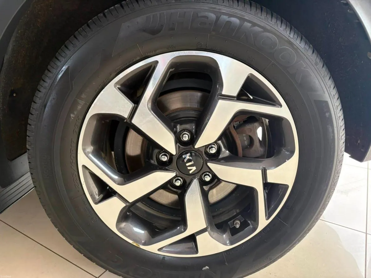 Kia Sportage K3 Automatic with Sunroof - Image 2