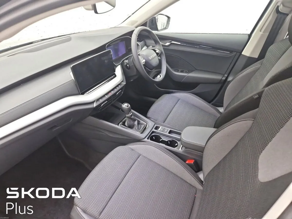 Skoda Octavia COMBI *HUGE SAVING FROM NEW EX DEMO - Image 4