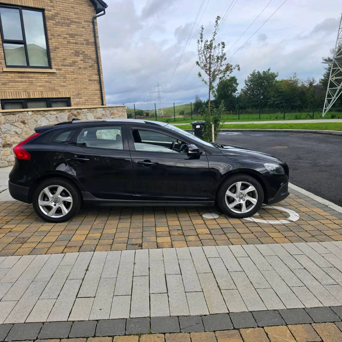 6250€ VOLVO V40 CROSS COUNTRY 2.0D LONG NCT/TAX - Image 4