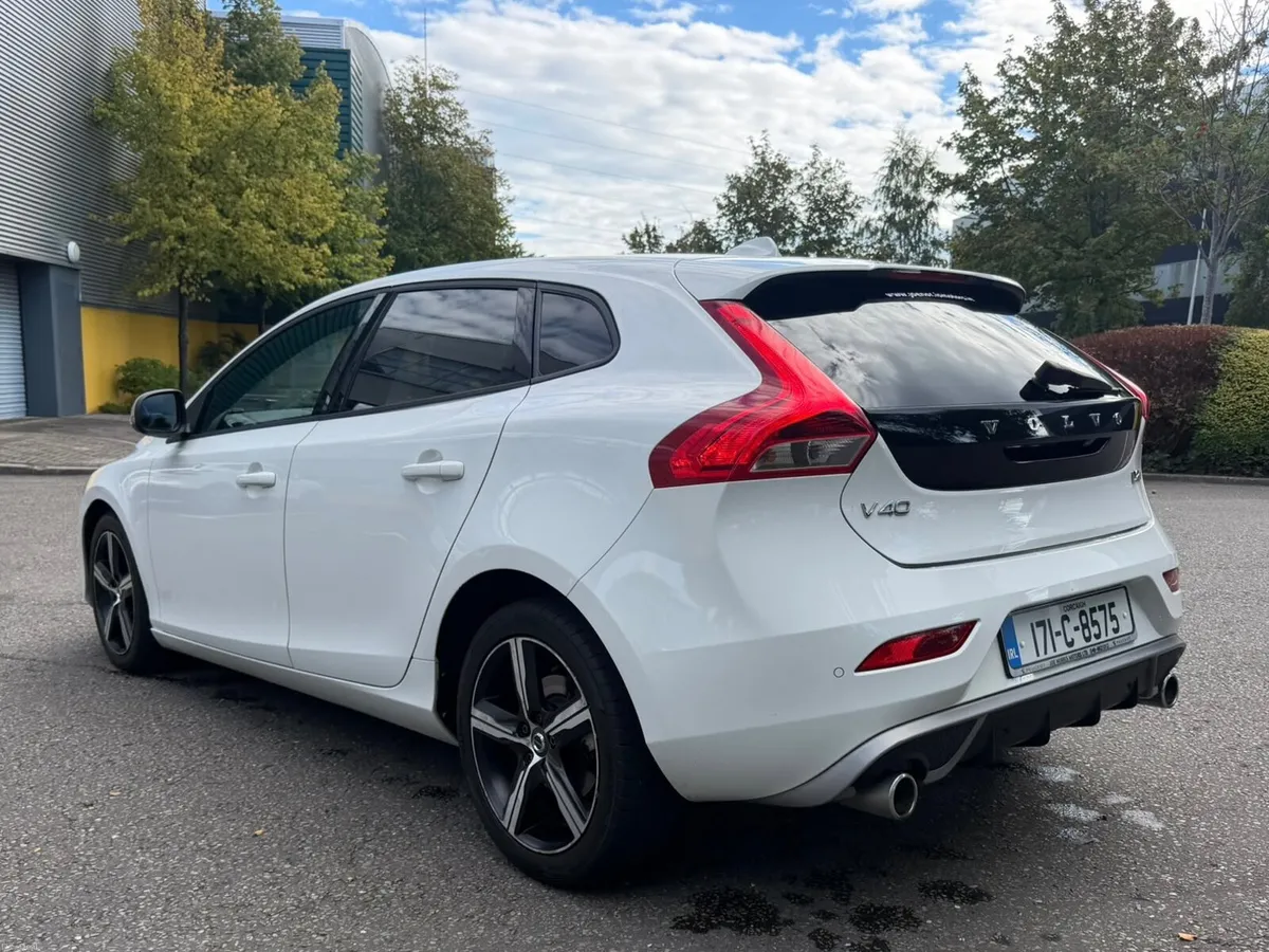 Volvo V40 2.0 D2 R-Design Automatic - Image 4