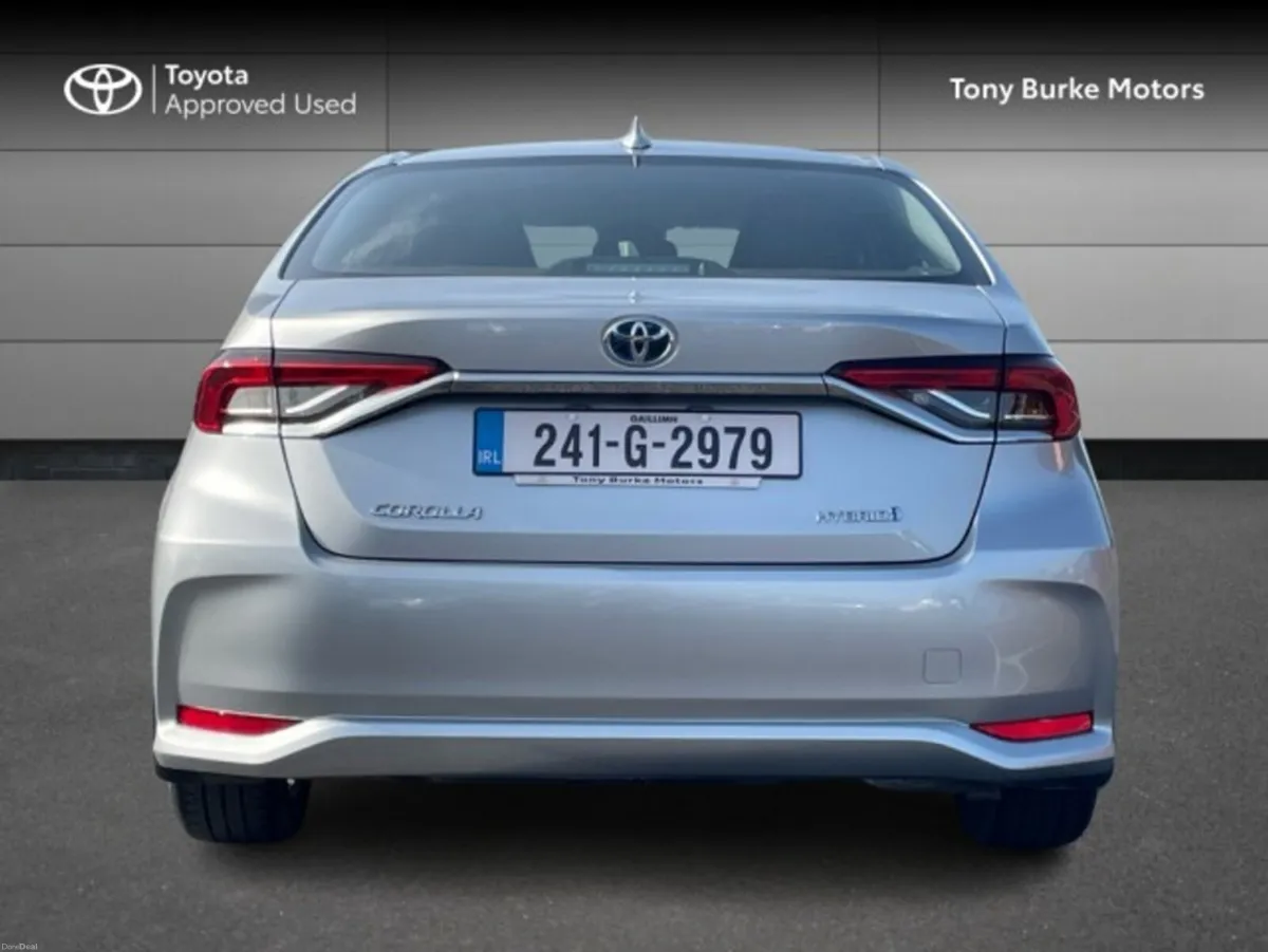 Toyota Corolla Saloon - Luna Edition - 1.8 Hybrid - Image 5