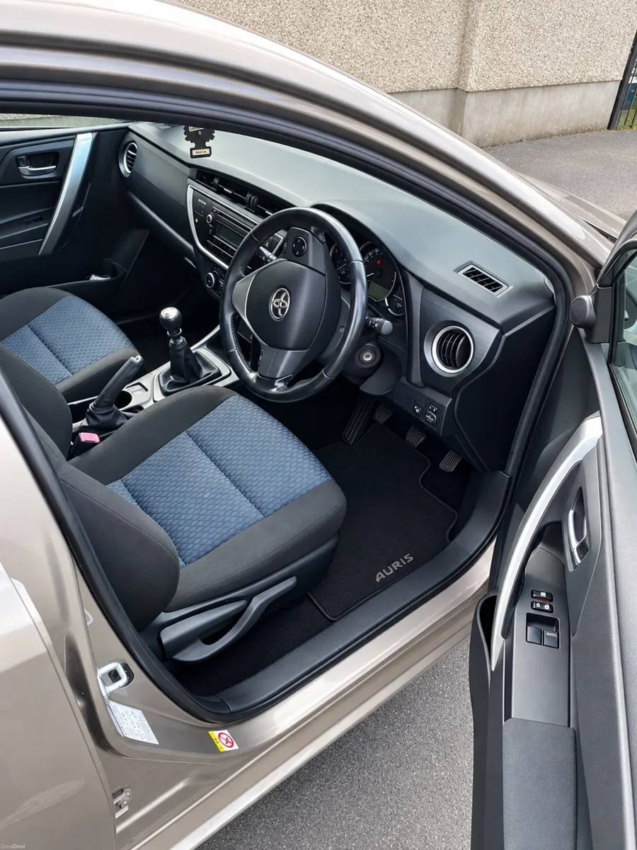 Toyota Auris 2014 - Image 4