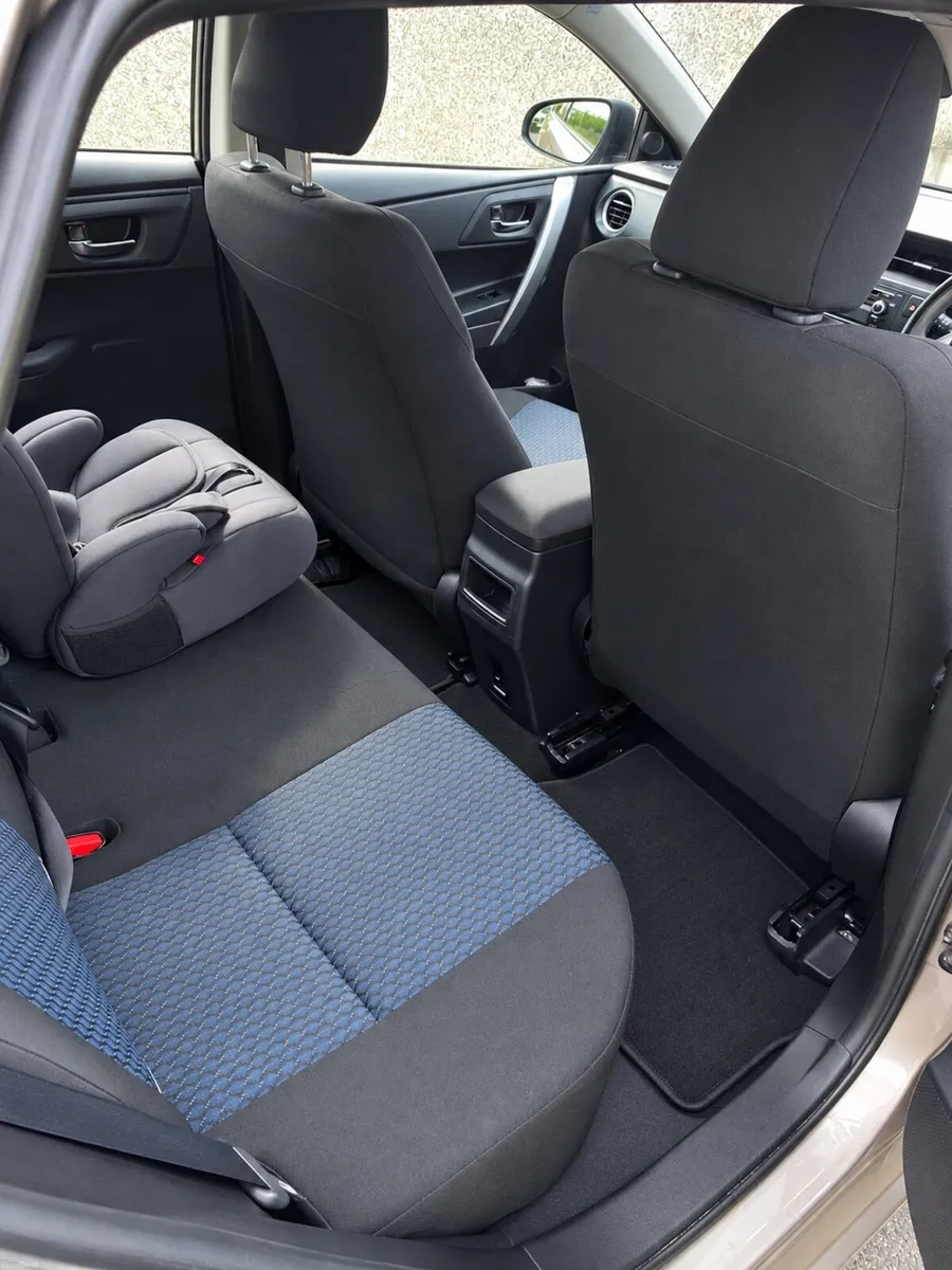 Toyota Auris 2014 - Image 5